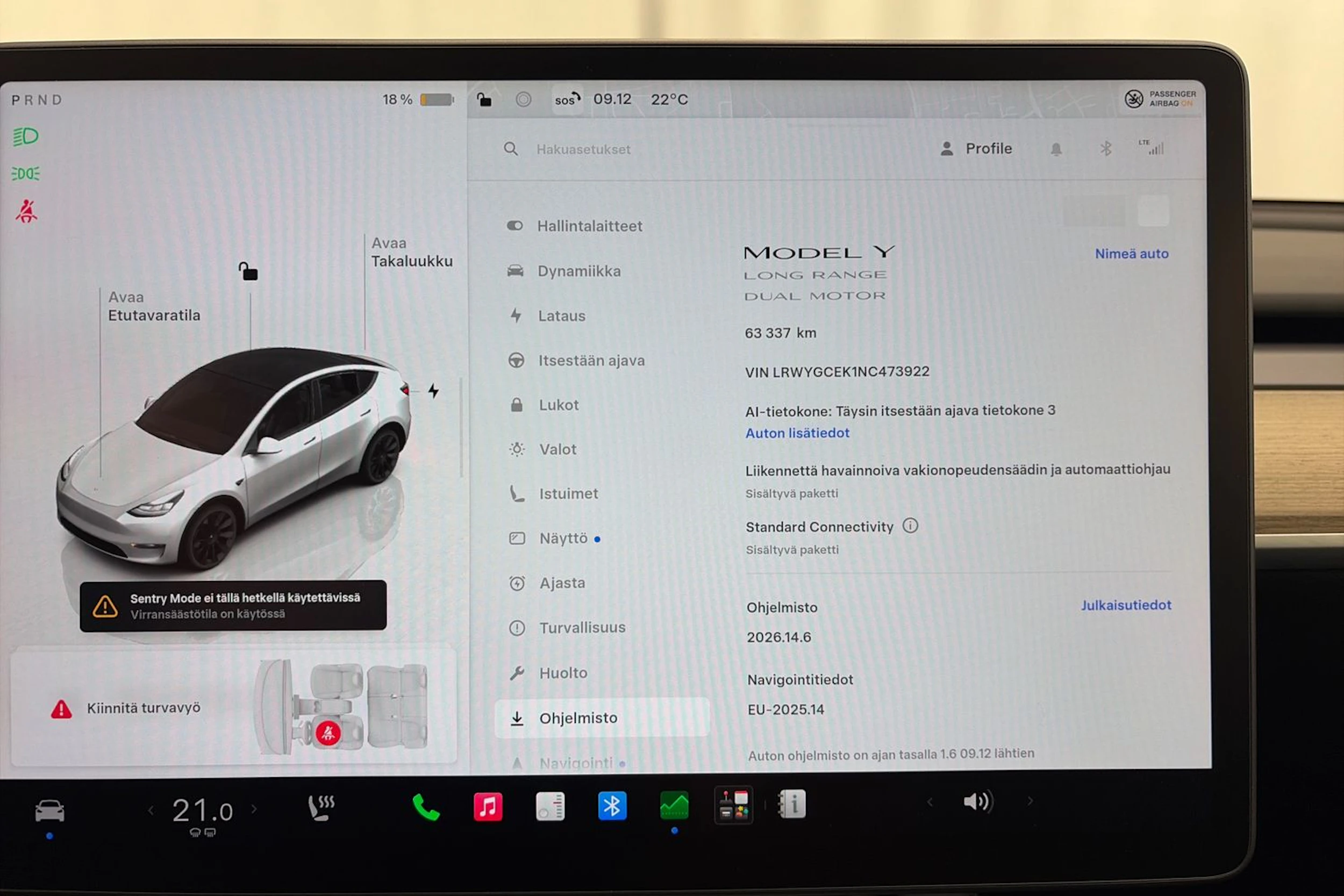 valkoinen Tesla Model Y 2022 kuva 23.