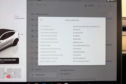 valkoinen Tesla Model Y 2022 kuva 24.