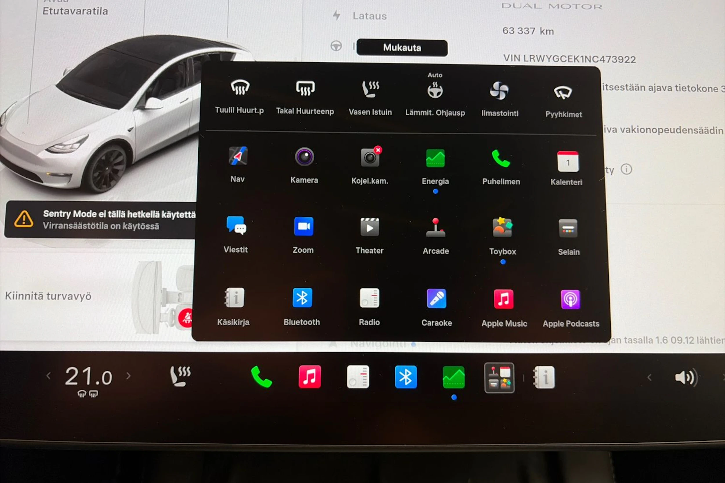 valkoinen Tesla Model Y 2022 kuva 25.