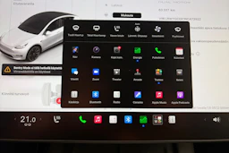 valkoinen Tesla Model Y 2022 kuva 25.