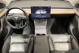 valkoinen Tesla Model Y 2022 kuva 9.