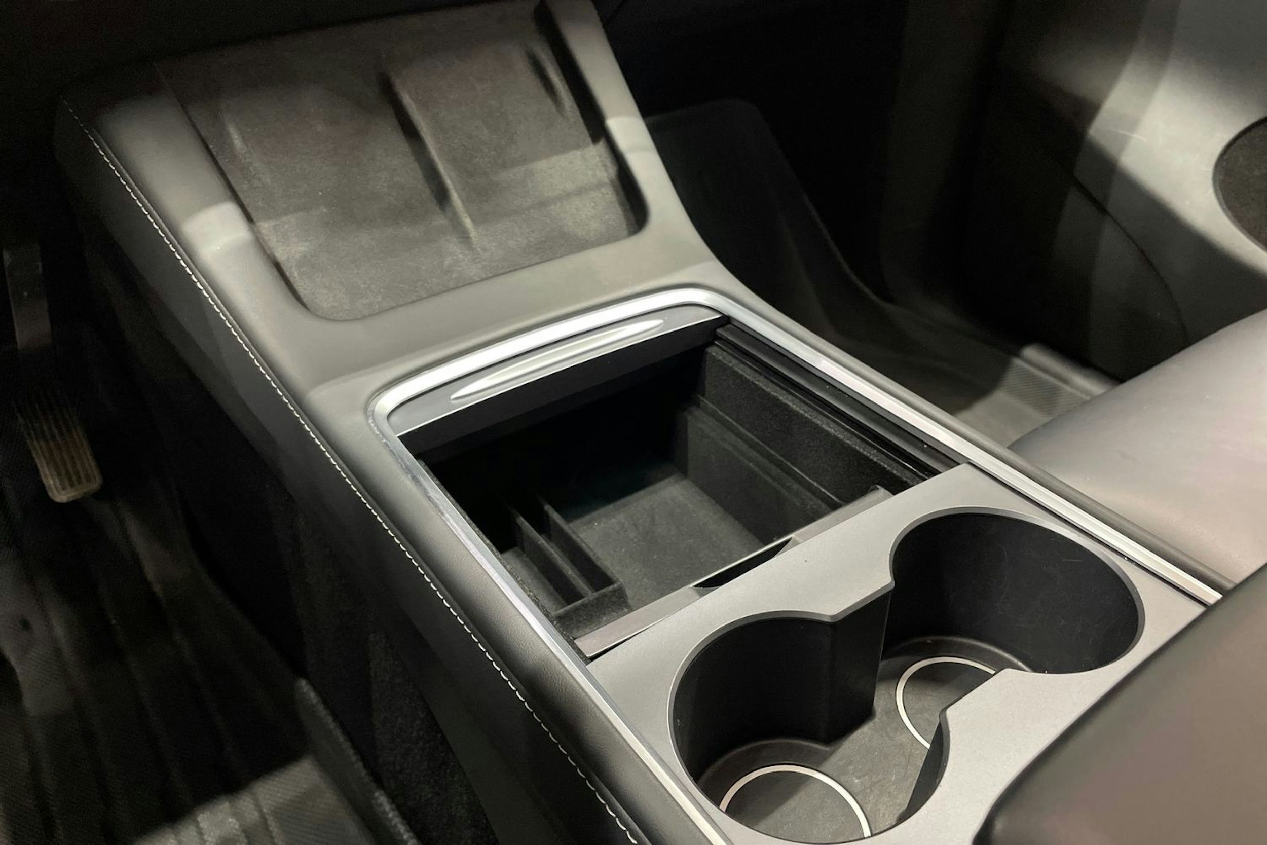 valkoinen Tesla Model Y 2022 kuva 20.