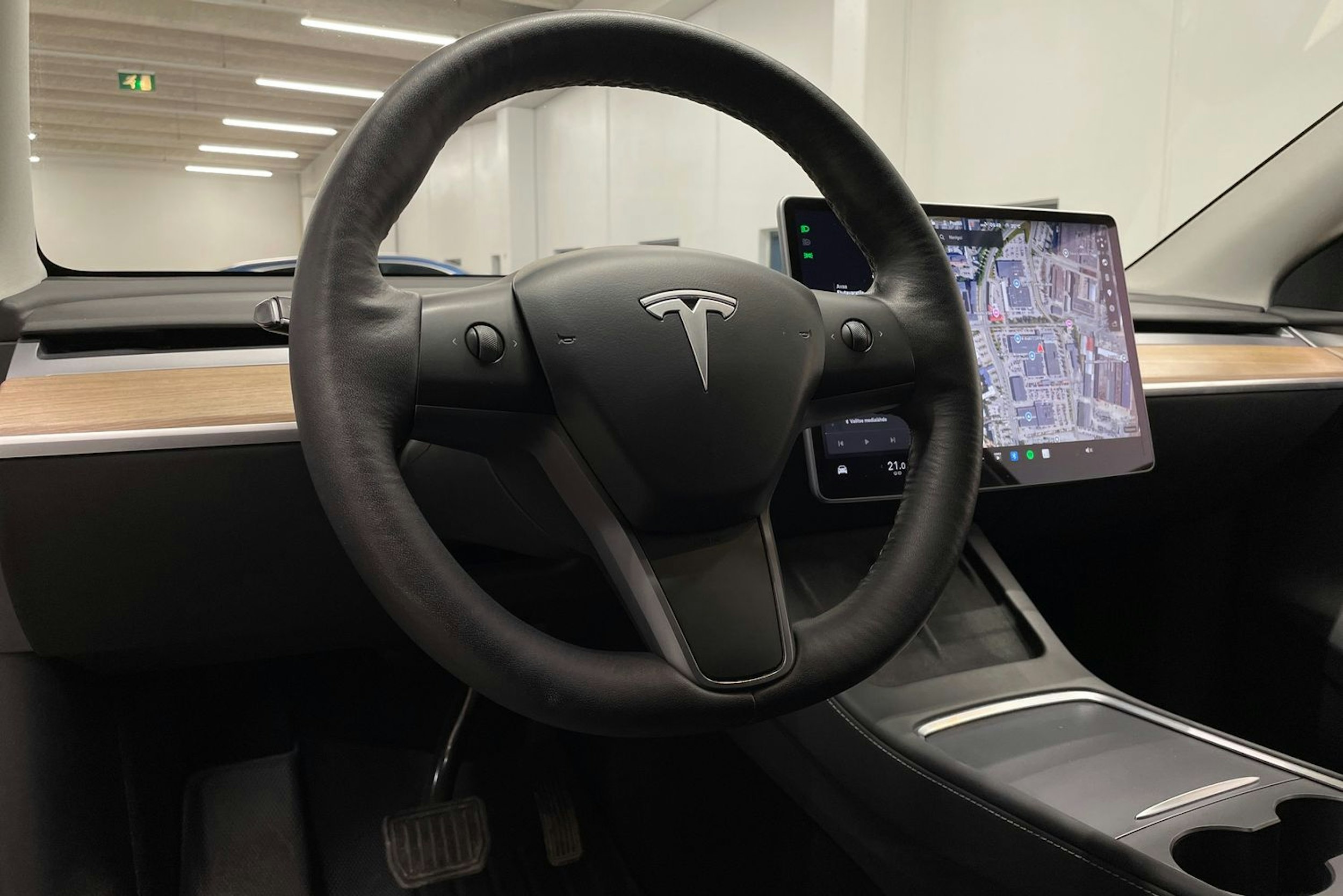 valkoinen Tesla Model Y 2022 kuva 24.