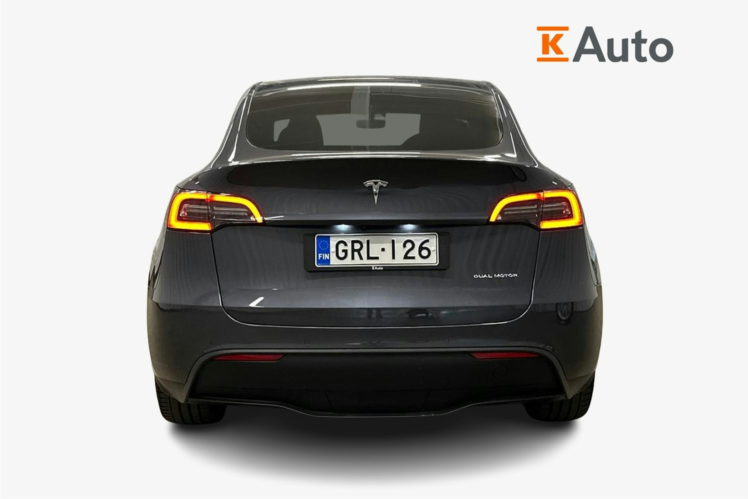 harmaa Tesla Model Y 2022 kuva 3.