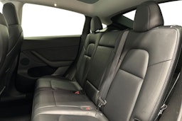 harmaa Tesla Model Y 2022 kuva 10.