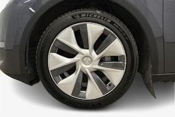 harmaa Tesla Model Y 2022 kuva 11.