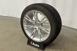 harmaa Tesla Model Y 2022 kuva 13.
