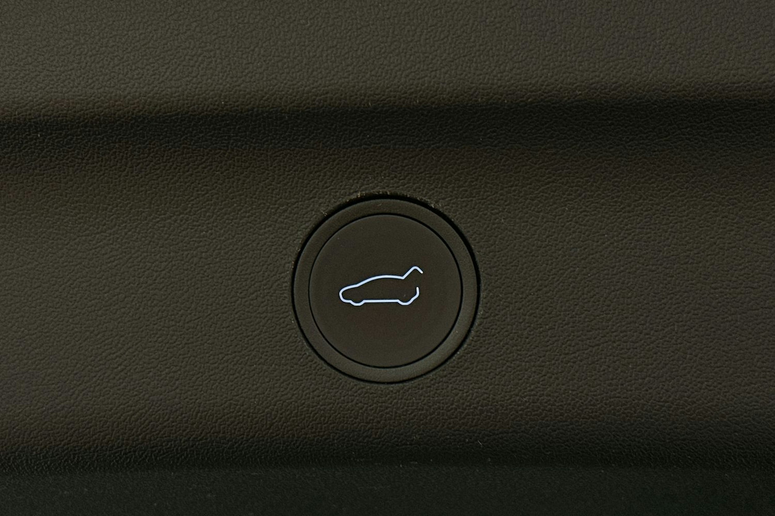 harmaa Tesla Model Y 2022 kuva 15.