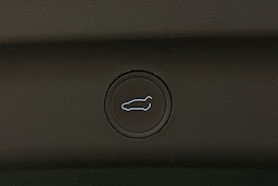 harmaa Tesla Model Y 2022 kuva 15.
