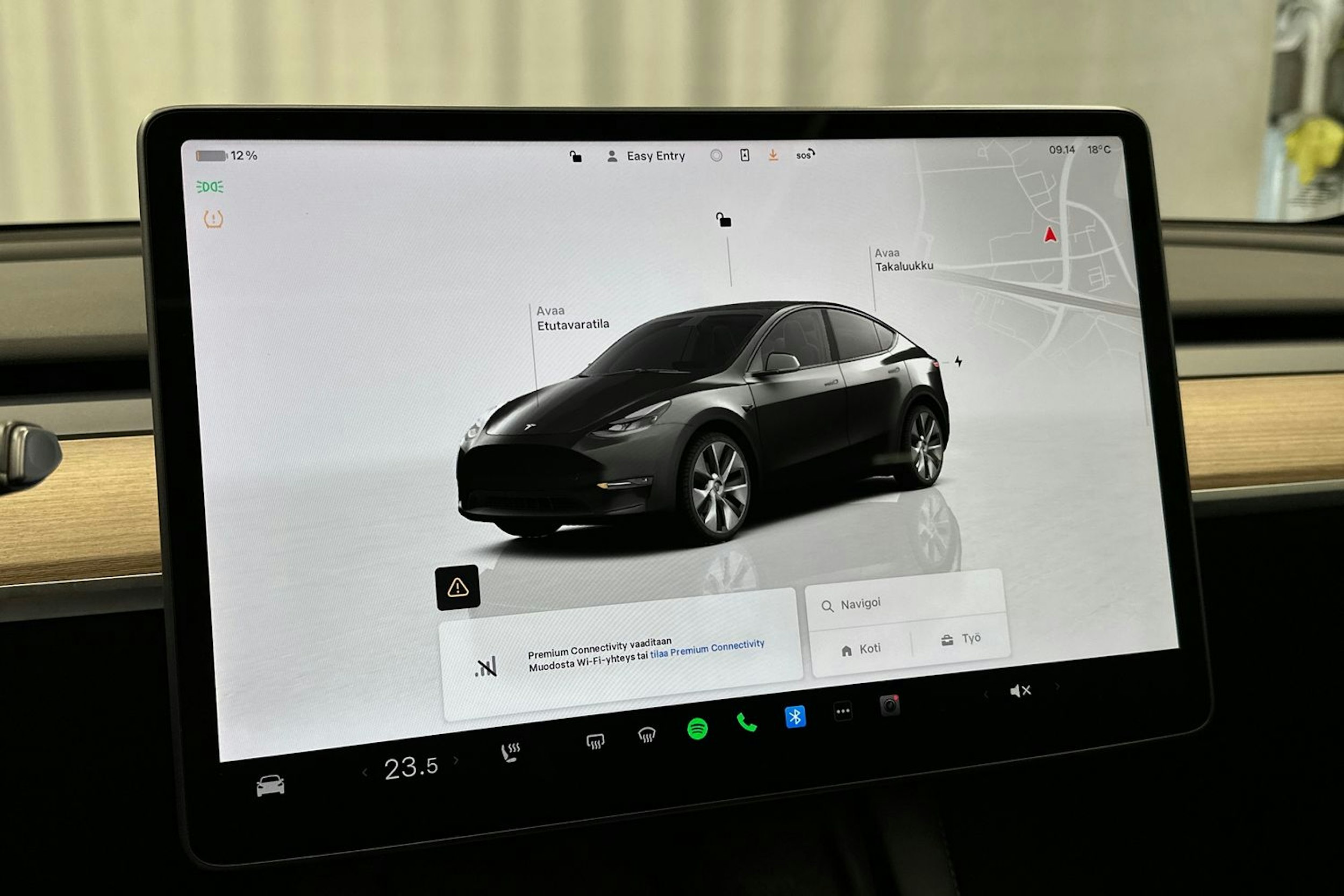 harmaa Tesla Model Y 2022 kuva 21.