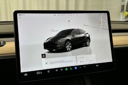 harmaa Tesla Model Y 2022 kuva 21.