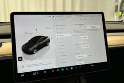 harmaa Tesla Model Y 2022 kuva 22.