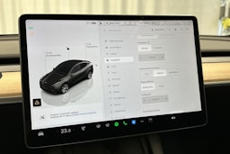 harmaa Tesla Model Y 2022 kuva 23.