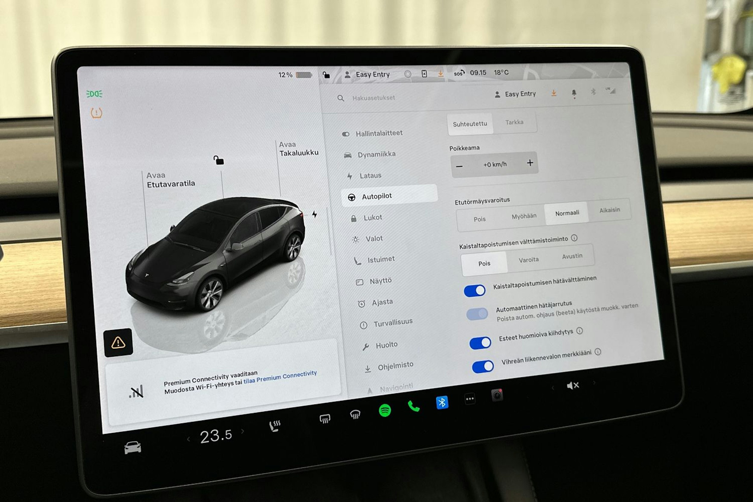 harmaa Tesla Model Y 2022 kuva 24.