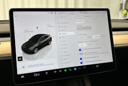 harmaa Tesla Model Y 2022 kuva 24.