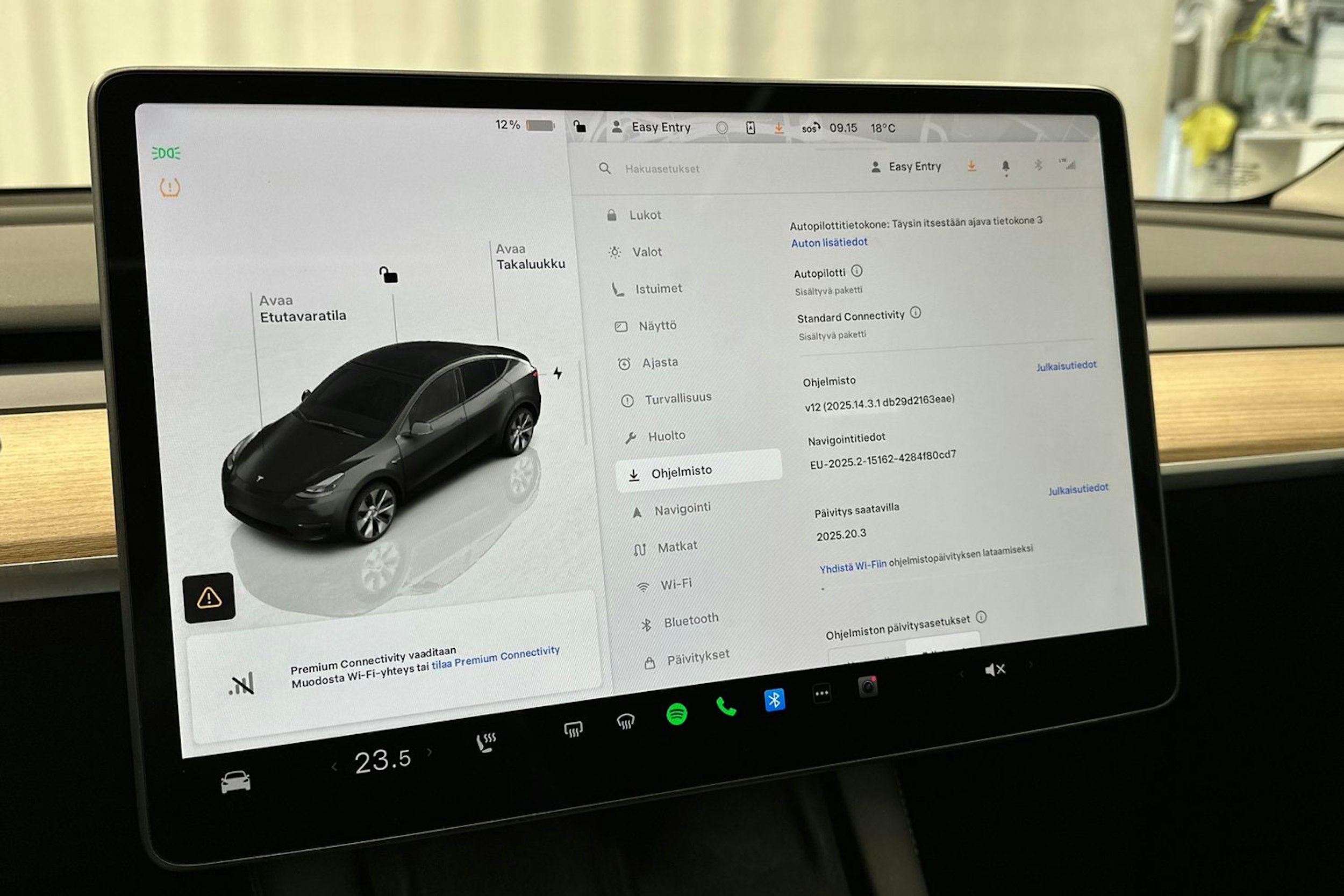 harmaa Tesla Model Y 2022 kuva 25.