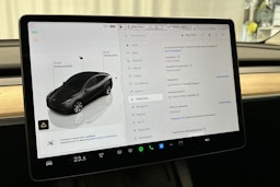 harmaa Tesla Model Y 2022 kuva 25.