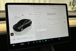 harmaa Tesla Model Y 2022 kuva 26.