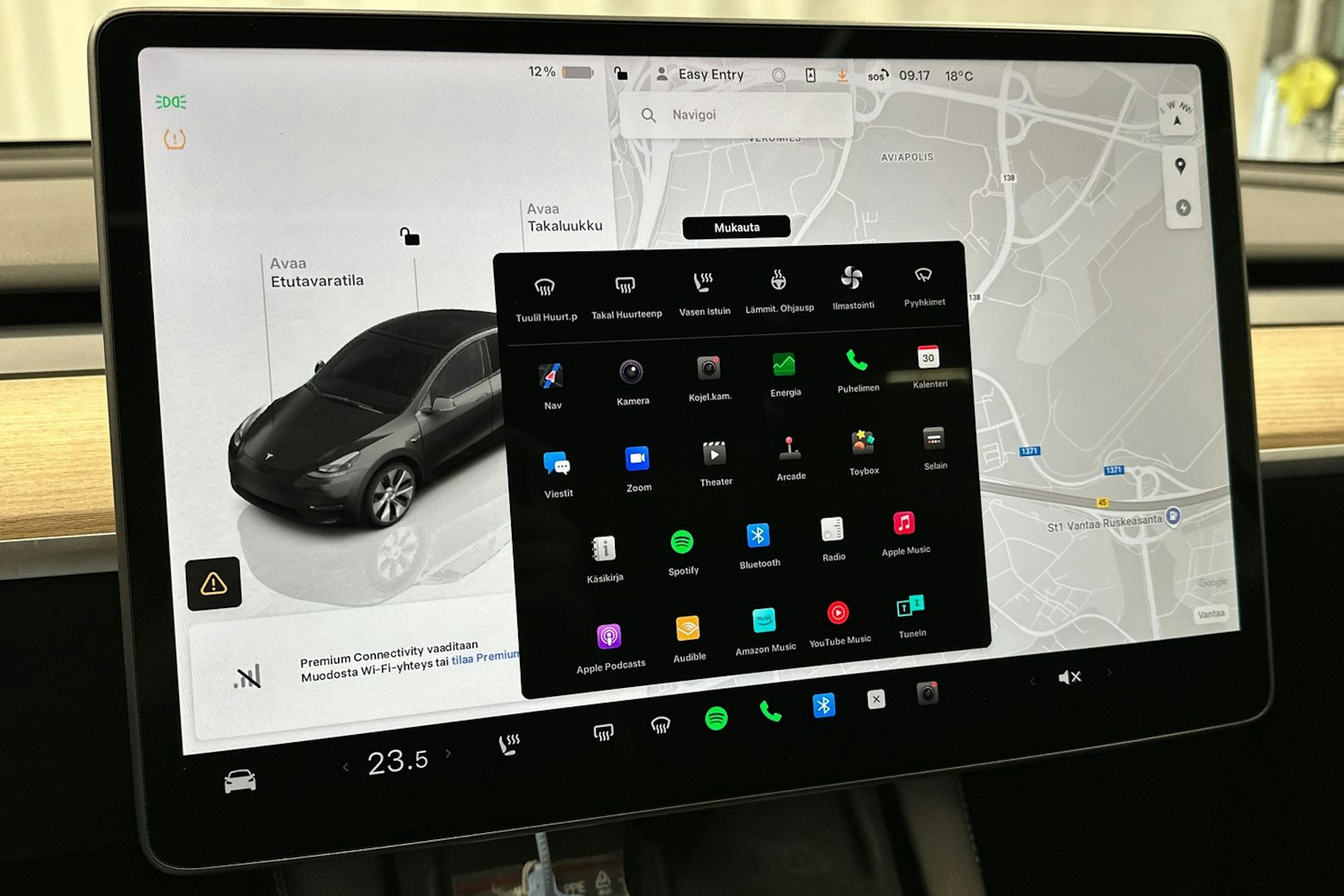 harmaa Tesla Model Y 2022 kuva 28.