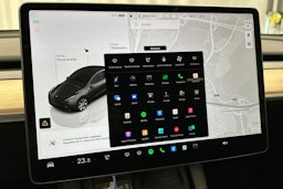 harmaa Tesla Model Y 2022 kuva 28.