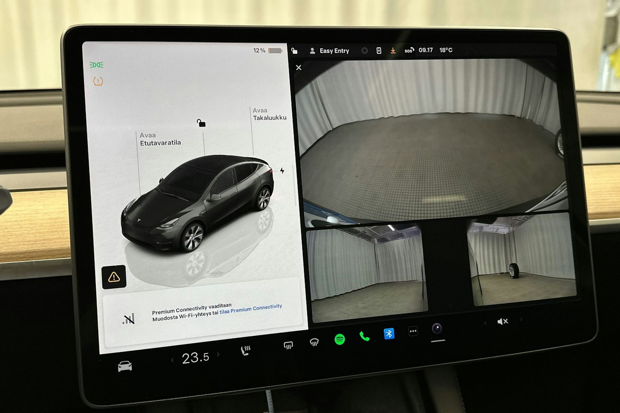 harmaa Tesla Model Y 2022 kuva 29.