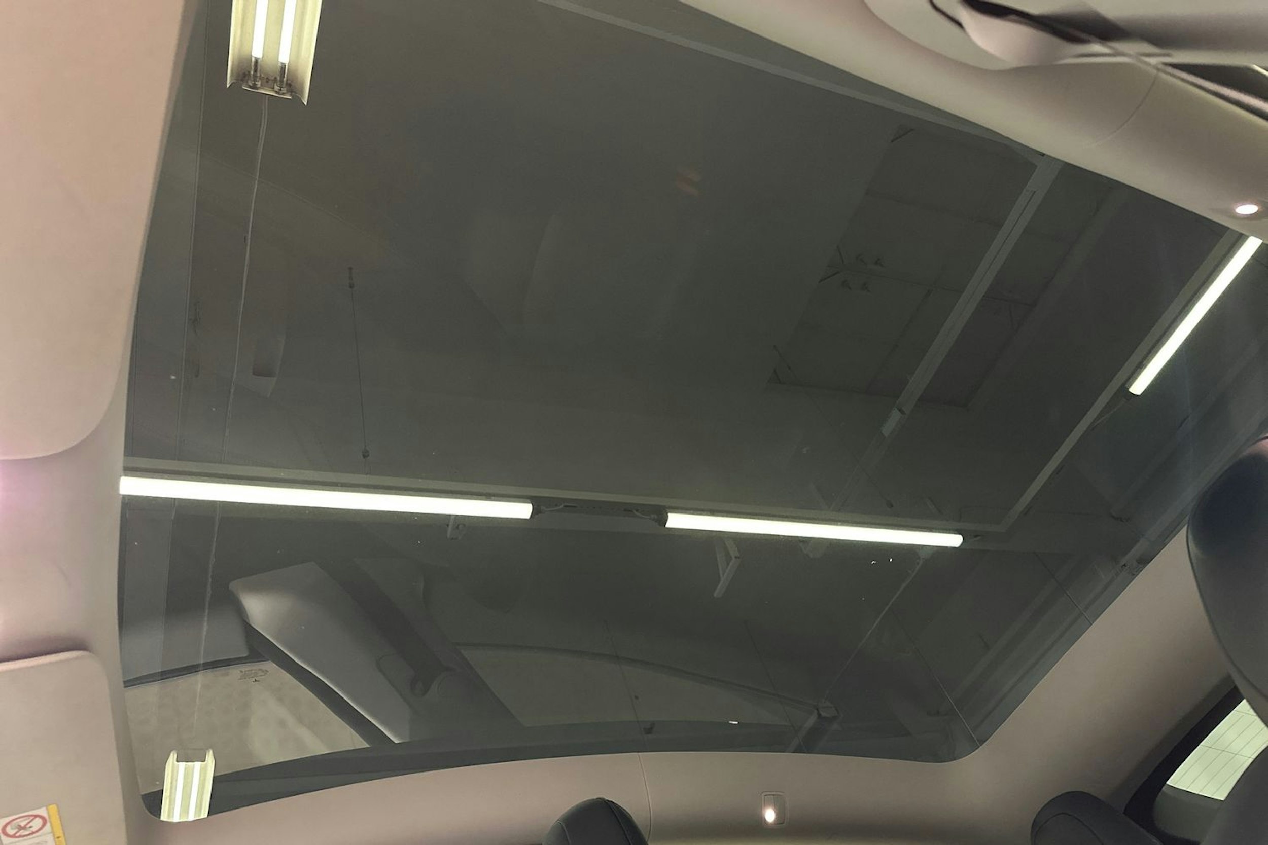 harmaa Tesla Model Y 2022 kuva 30.