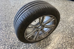 valkoinen Tesla Model Y 2022 kuva 13.