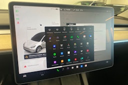 valkoinen Tesla Model Y 2022 kuva 21.