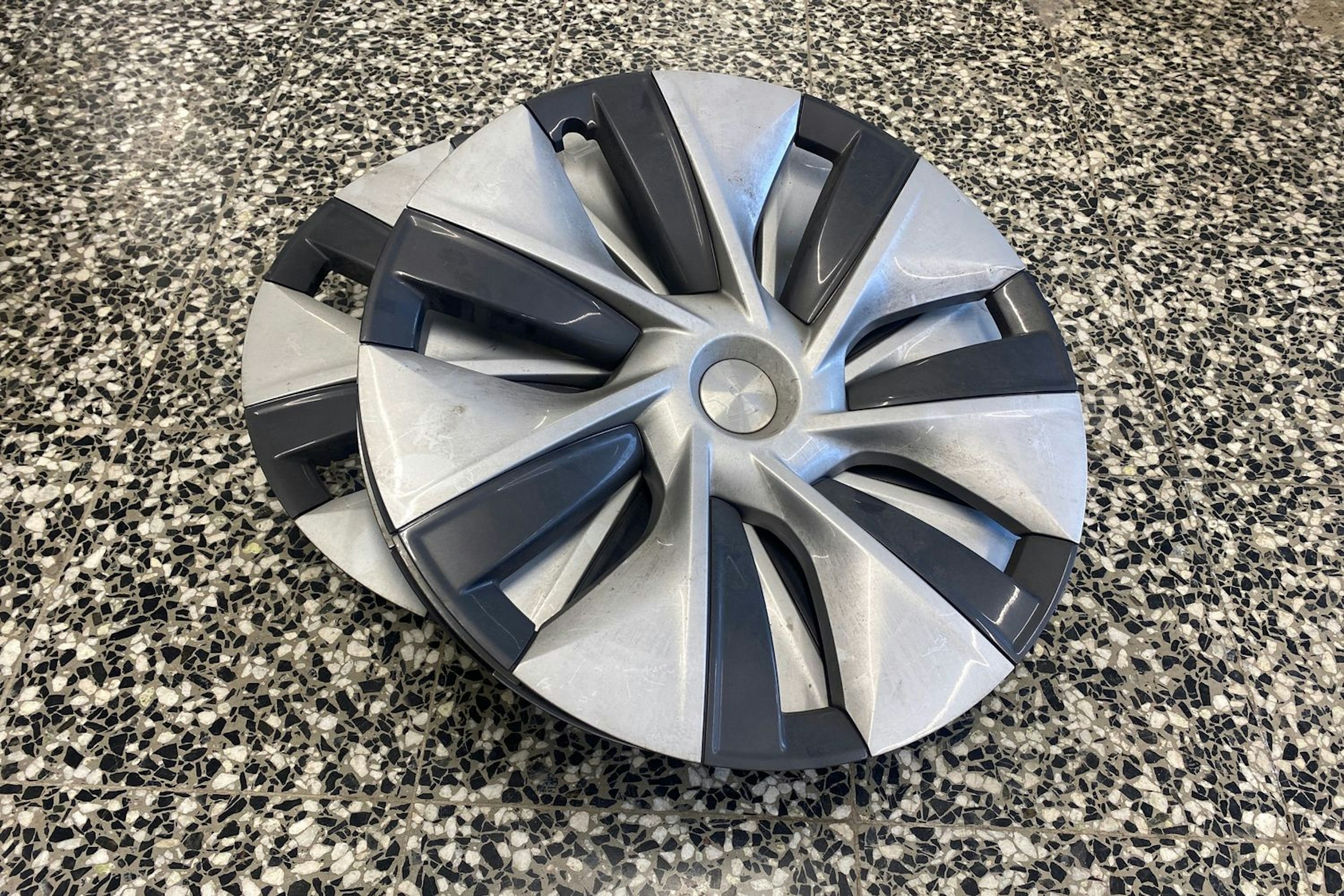 valkoinen Tesla Model Y 2022 kuva 26.