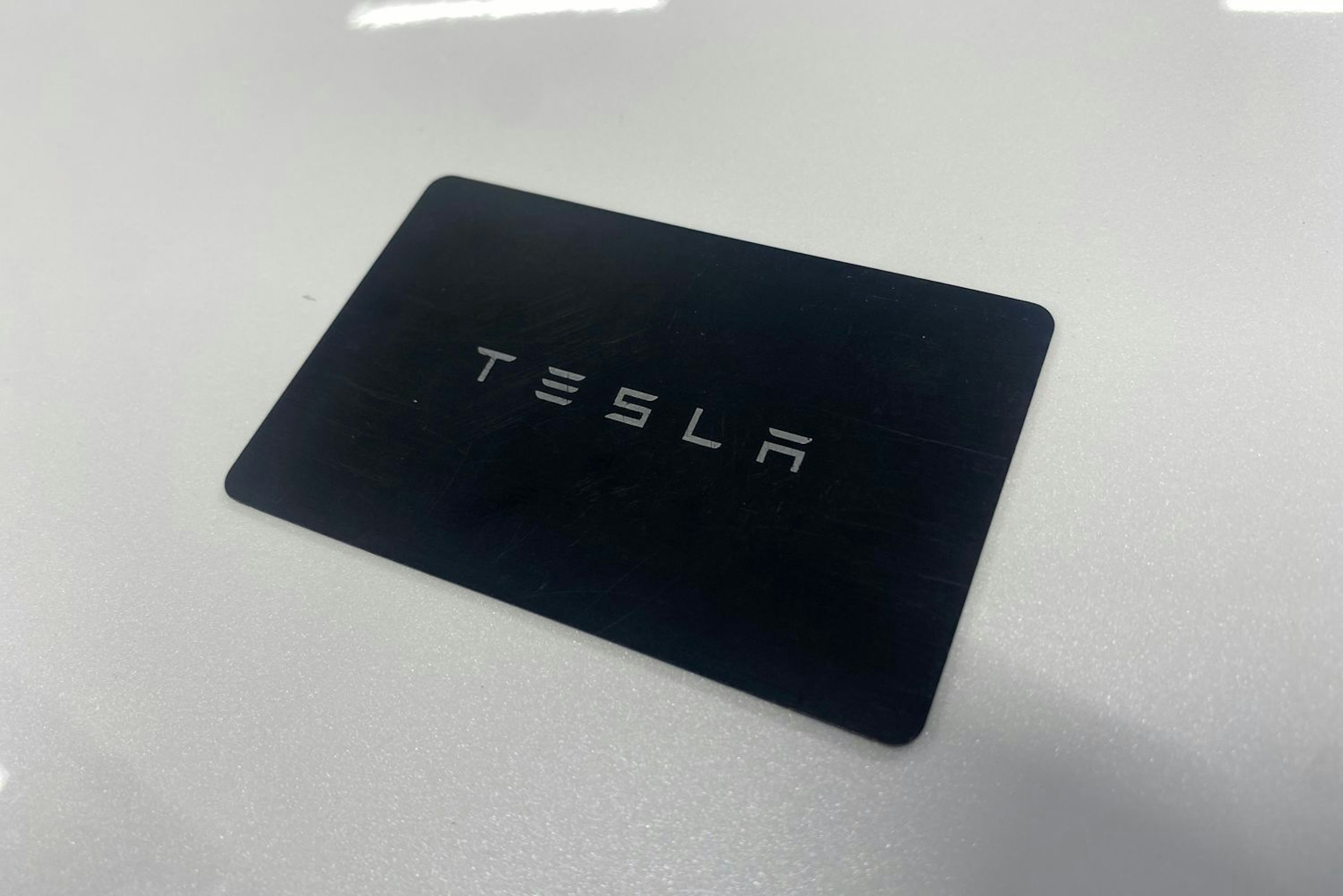 valkoinen Tesla Model Y 2022 kuva 27.