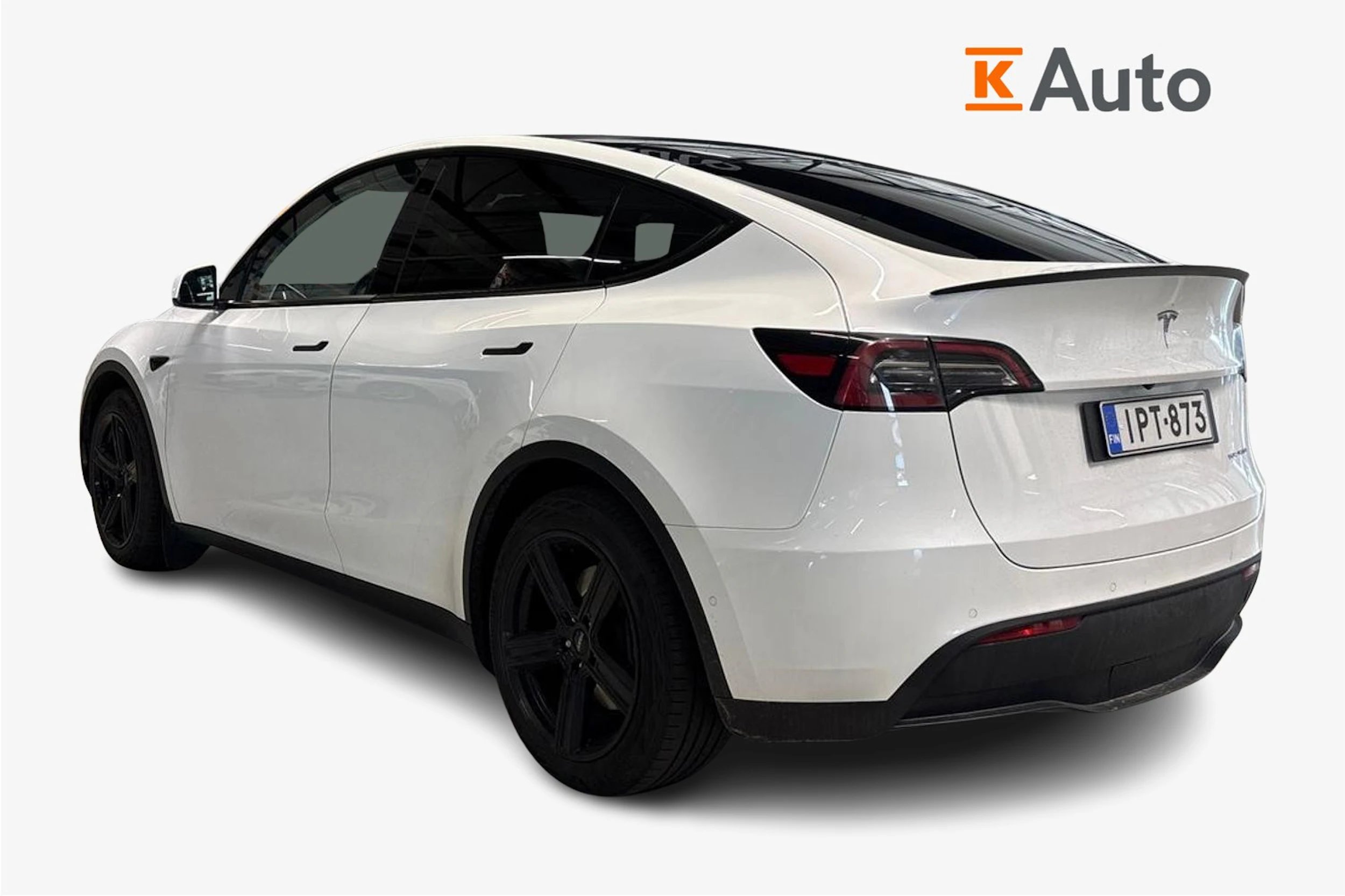 valkoinen Tesla Model Y 2022 kuva 2.