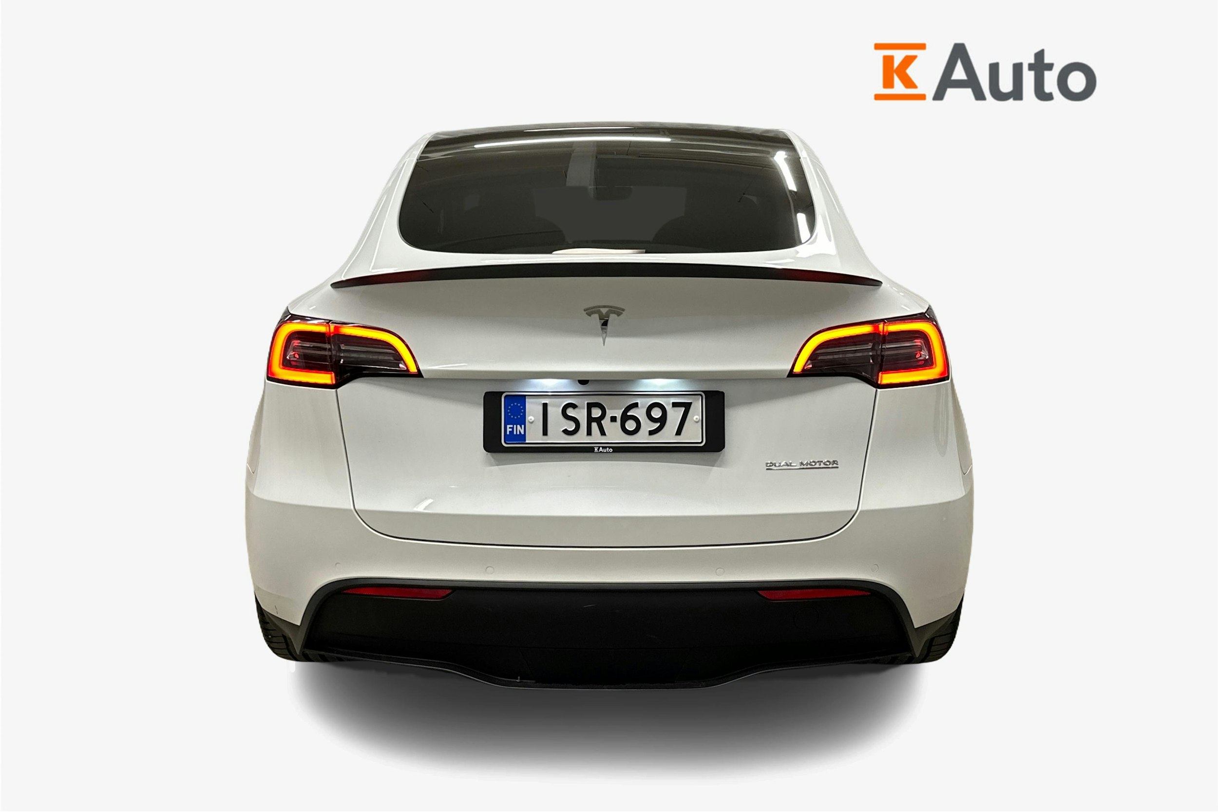 valkoinen Tesla Model Y 2022 kuva 3.