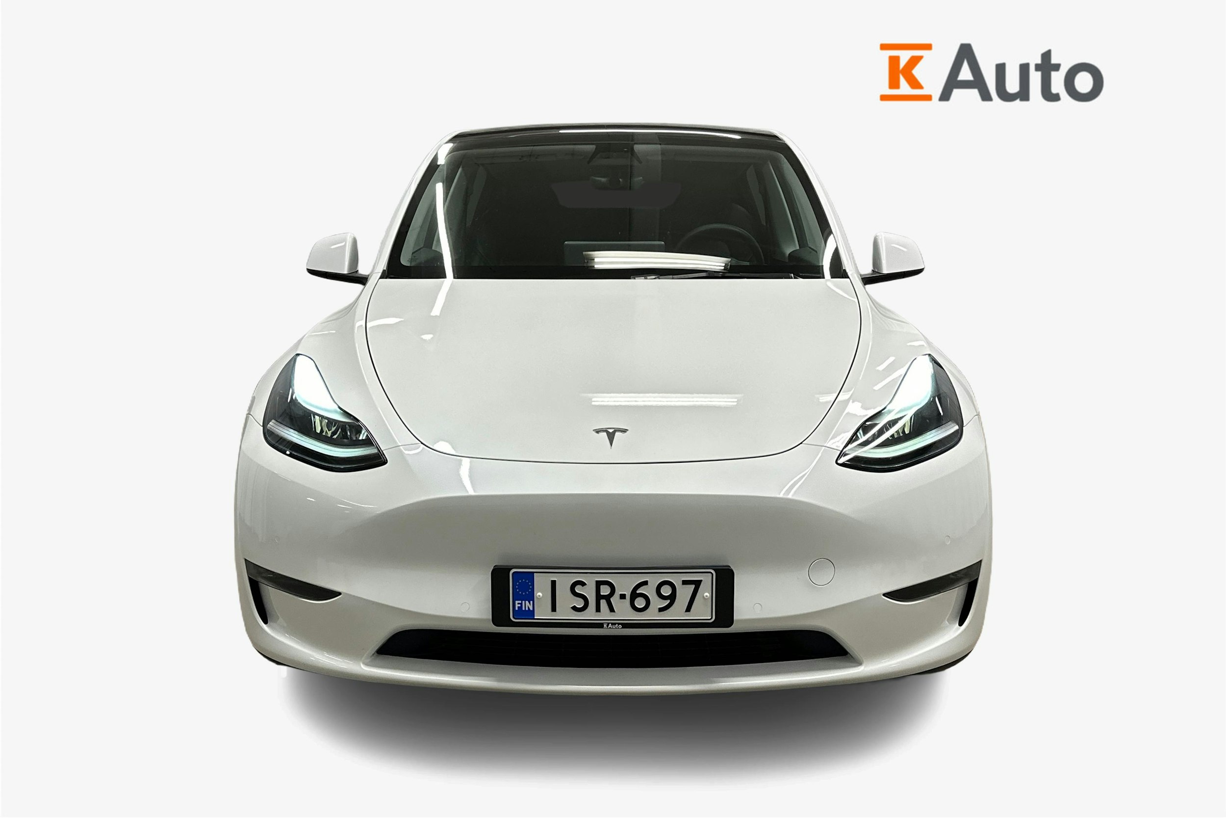 valkoinen Tesla Model Y 2022 kuva 5.