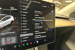 valkoinen Tesla Model Y 2022 kuva 18.