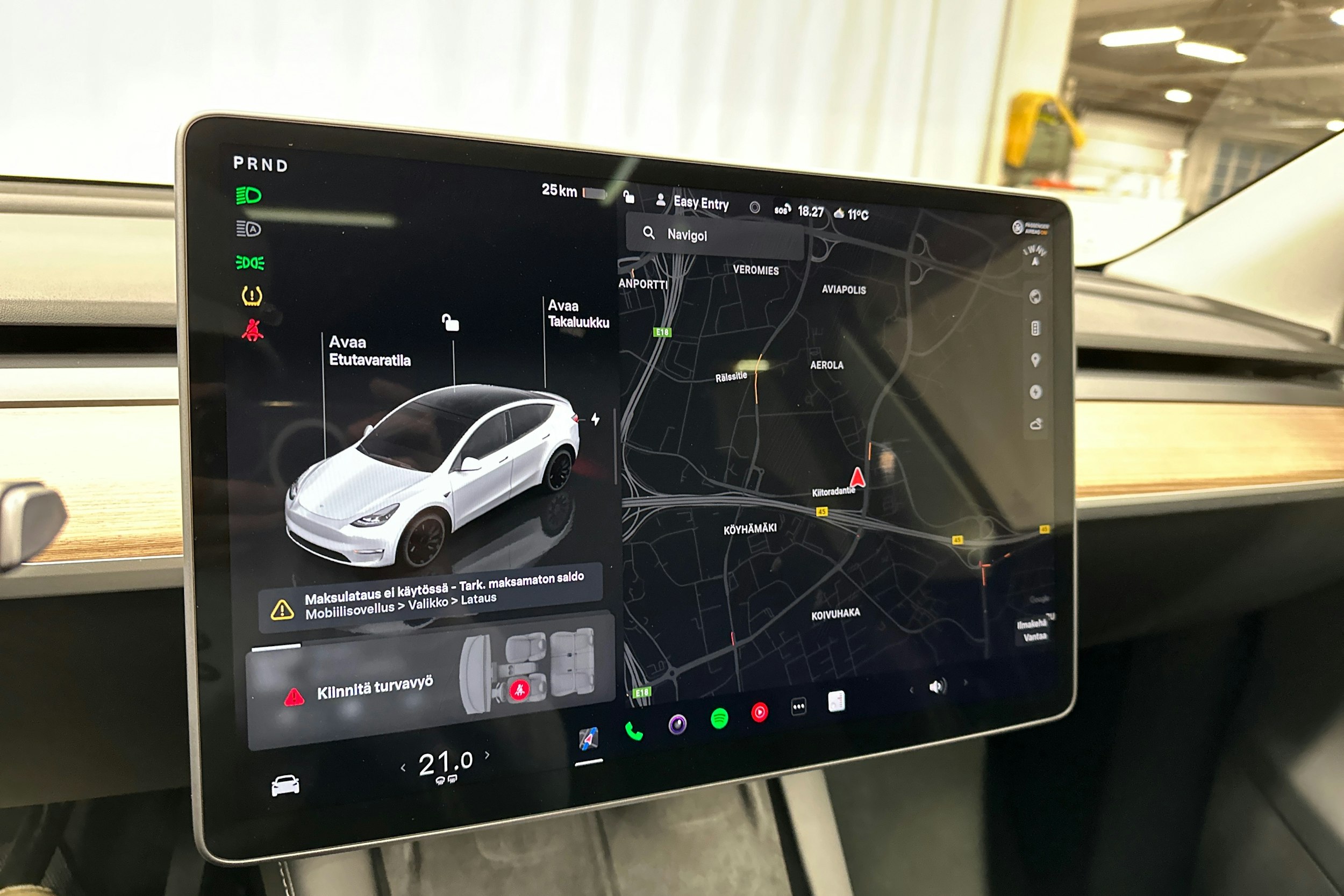 valkoinen Tesla Model Y 2022 kuva 20.