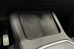 valkoinen Tesla Model Y 2022 kuva 21.