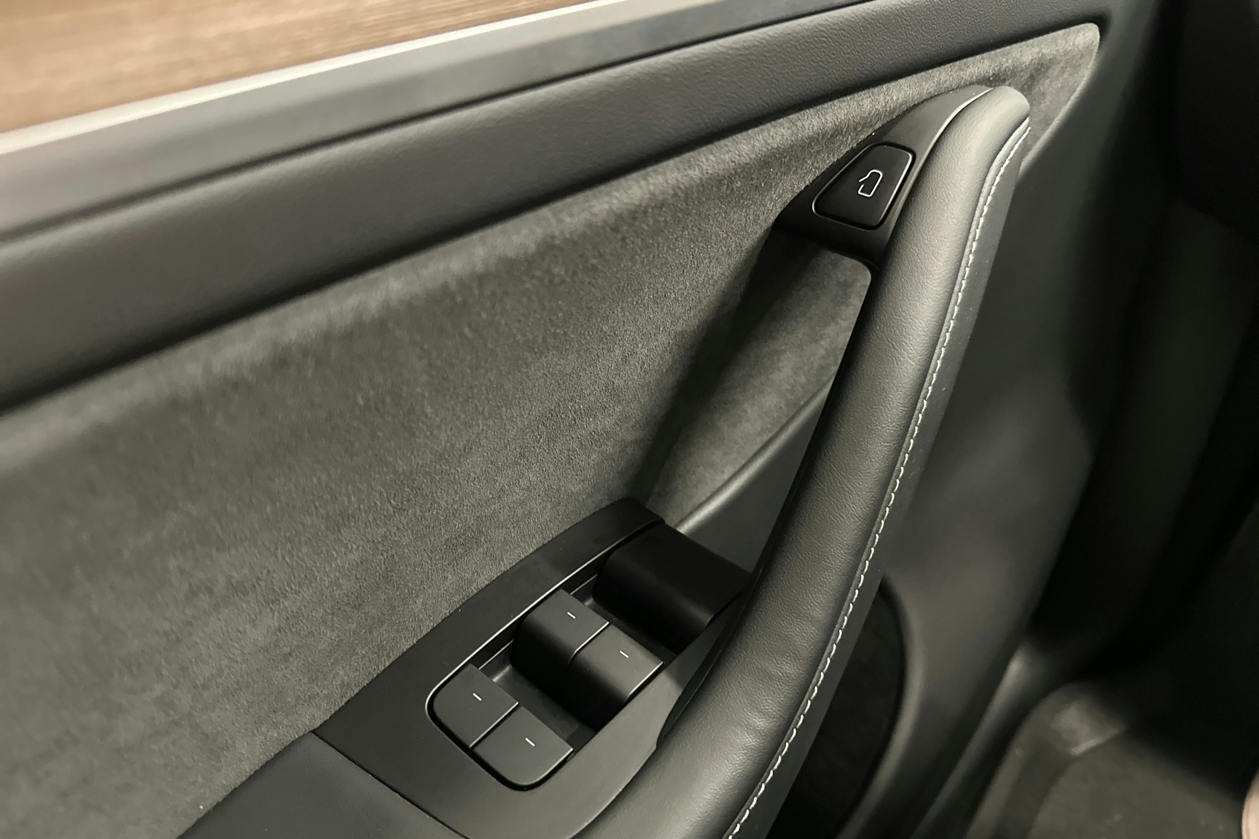 valkoinen Tesla Model Y 2022 kuva 22.