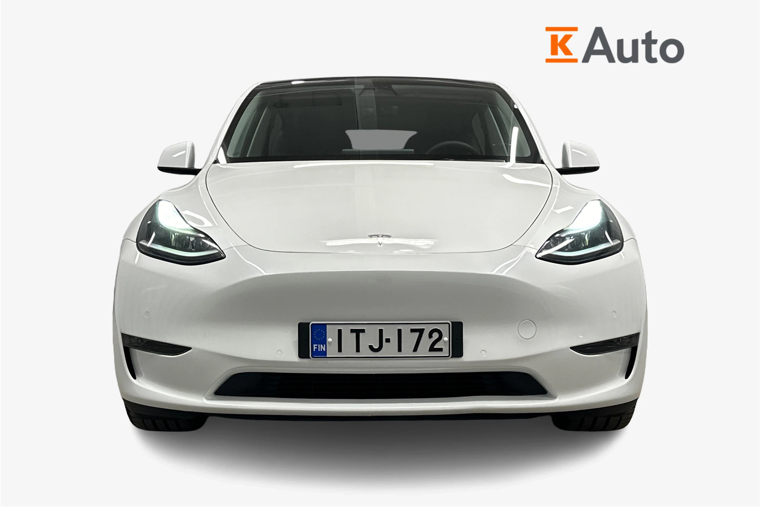 valkoinen Tesla Model Y 2022 kuva 4.