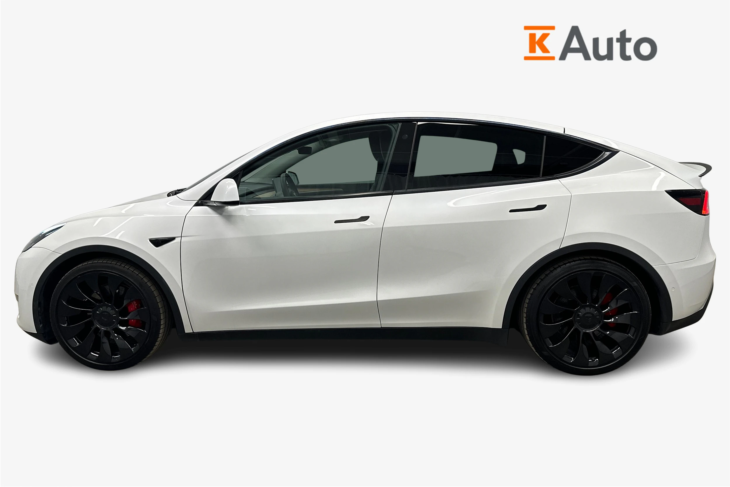 valkoinen Tesla Model Y 2022 kuva 5.