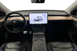 valkoinen Tesla Model Y 2022 kuva 7.