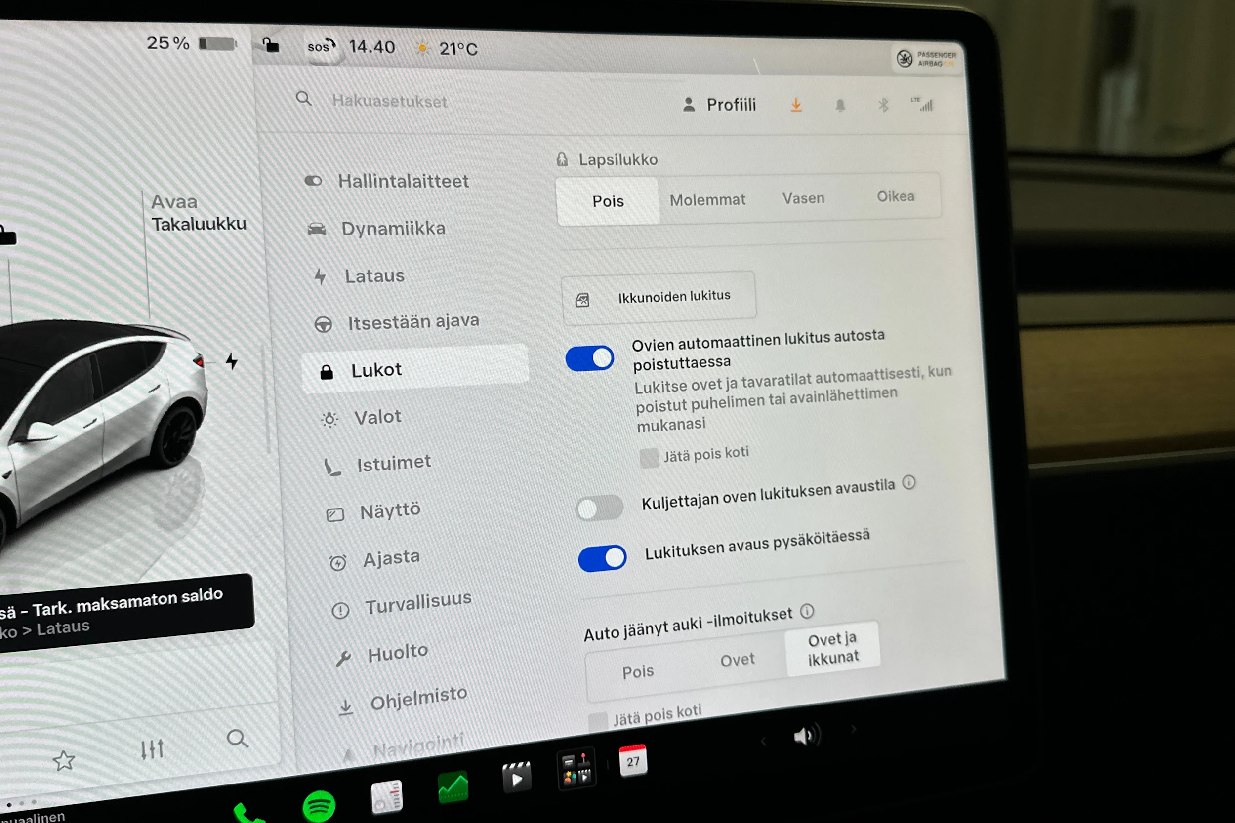 valkoinen Tesla Model Y 2022 kuva 22.