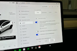 valkoinen Tesla Model Y 2022 kuva 22.