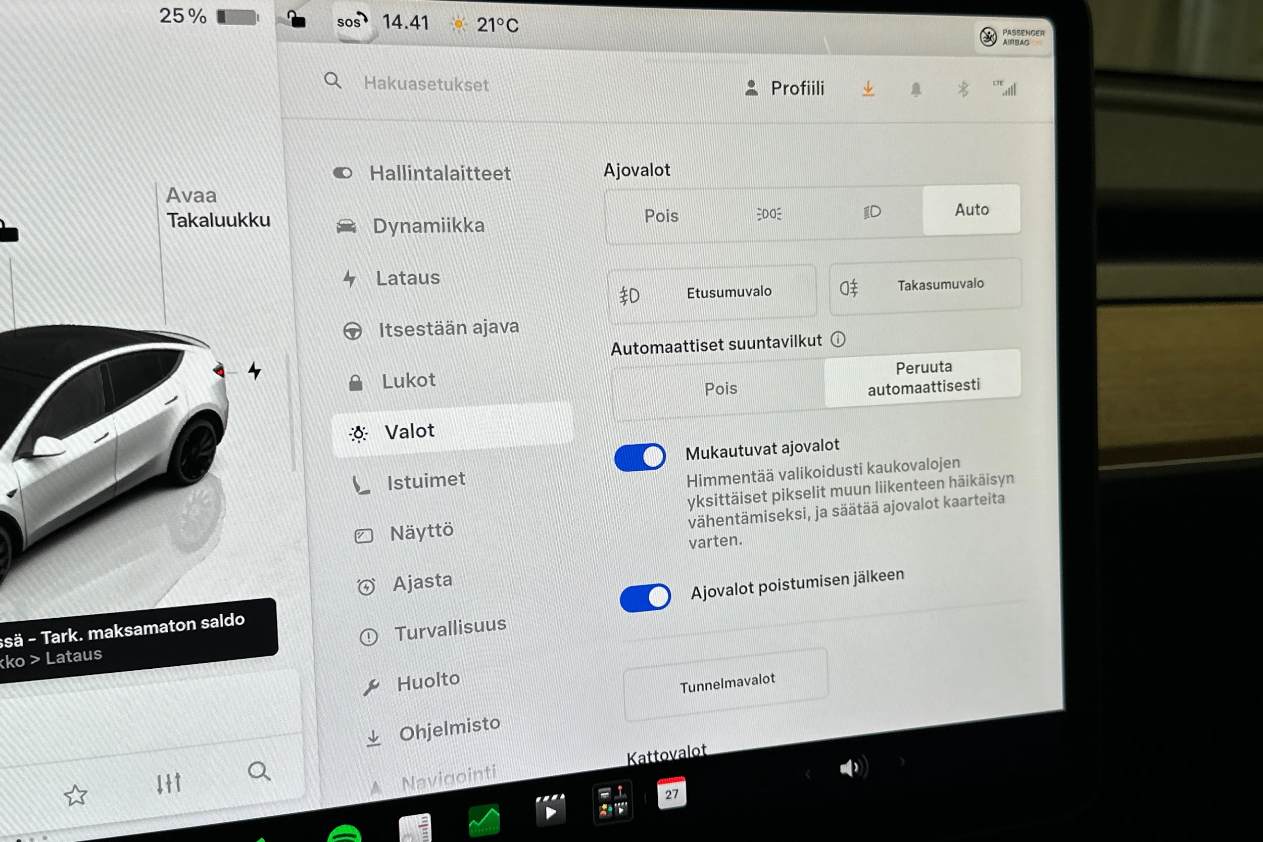 valkoinen Tesla Model Y 2022 kuva 23.