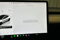 valkoinen Tesla Model Y 2022 kuva 31.