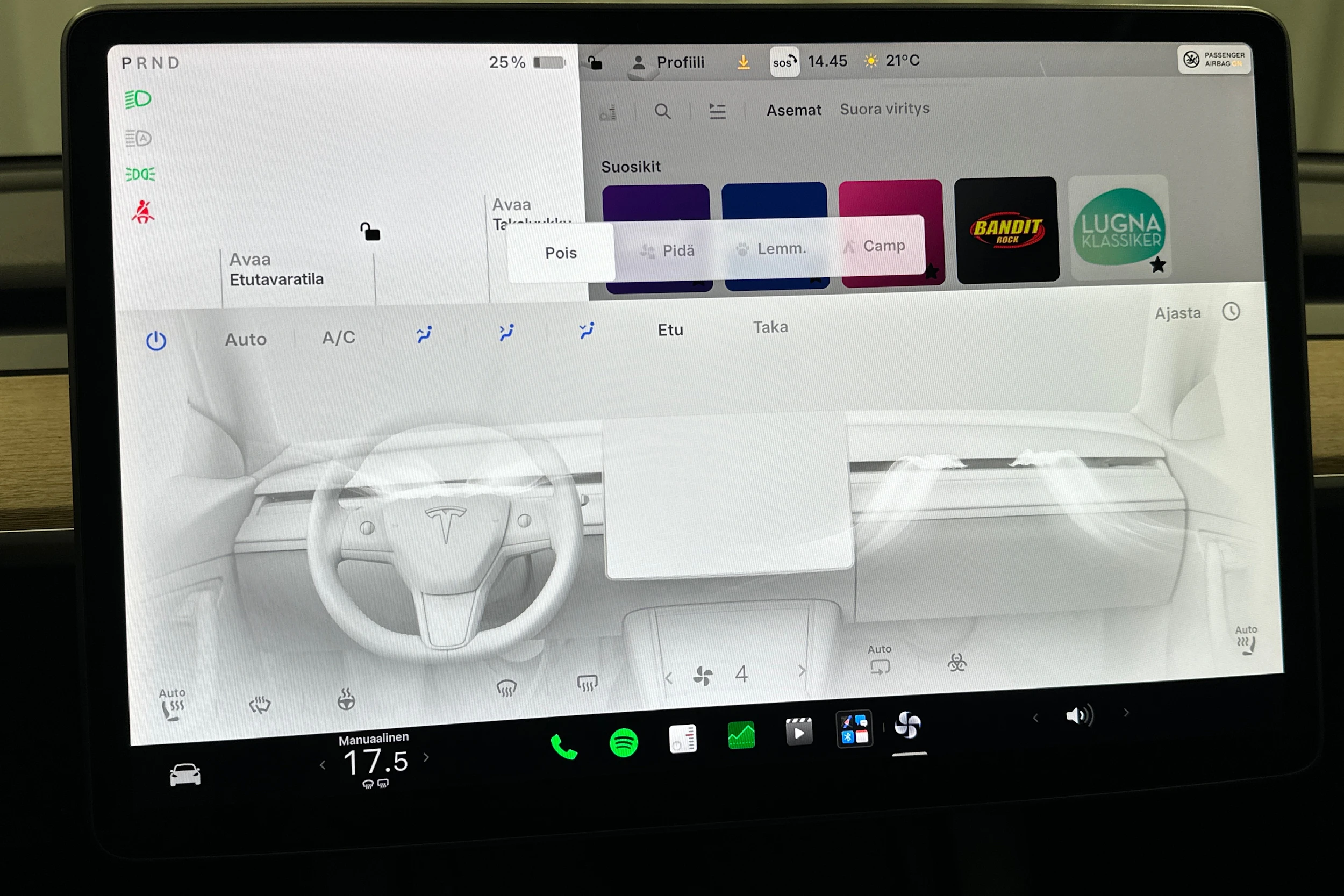 valkoinen Tesla Model Y 2022 kuva 34.