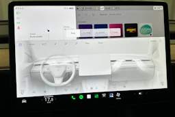 valkoinen Tesla Model Y 2022 kuva 34.