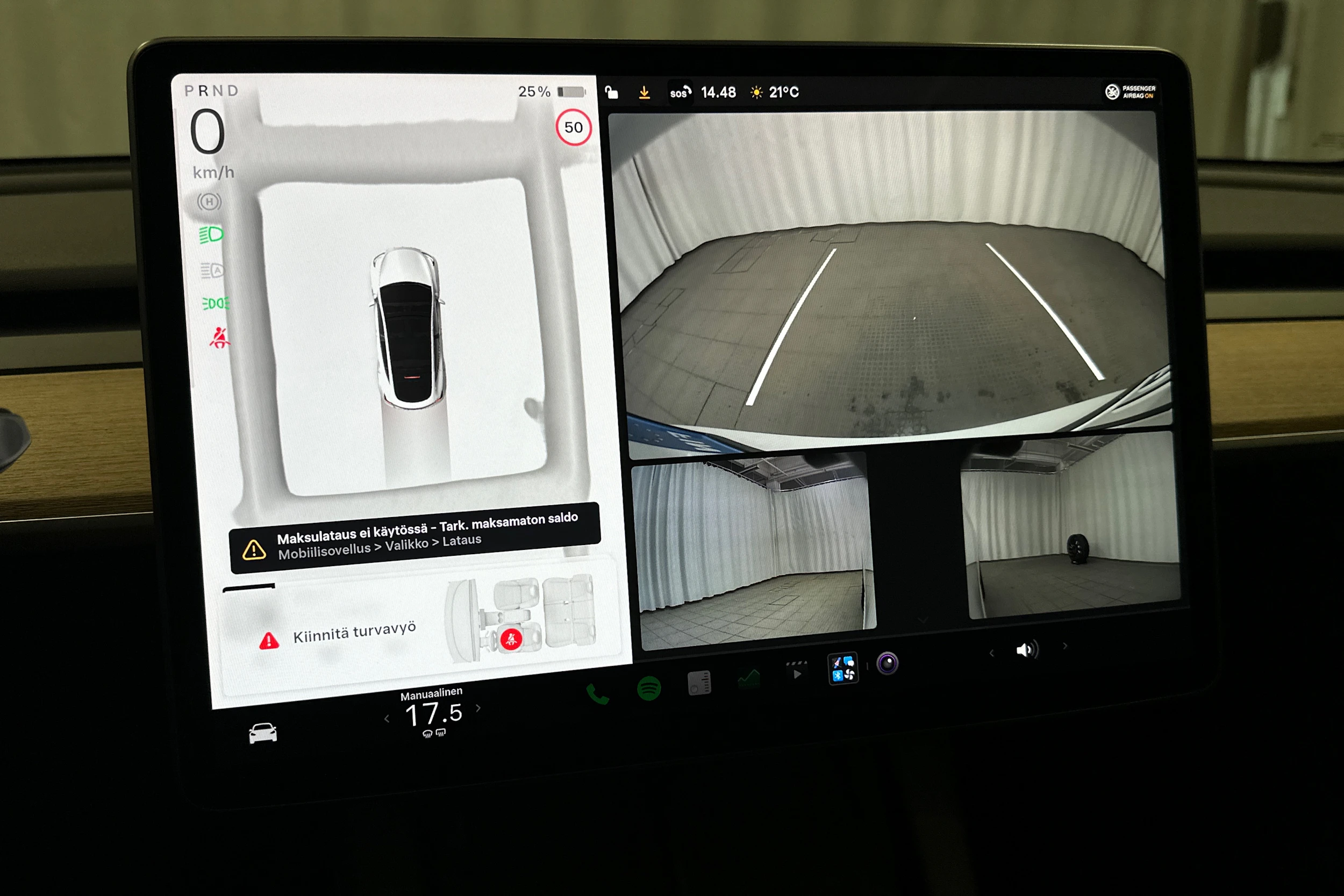 valkoinen Tesla Model Y 2022 kuva 36.