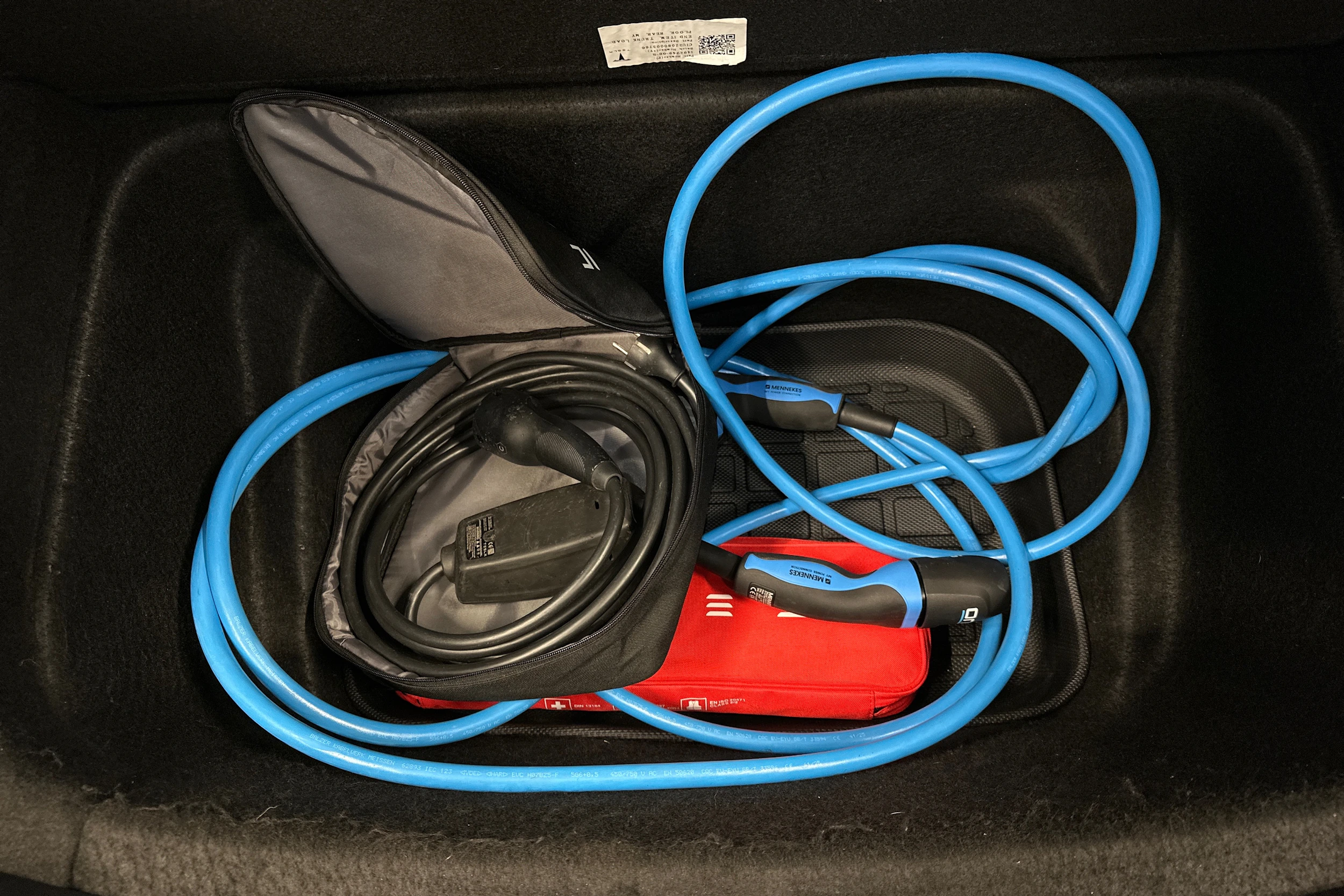 valkoinen Tesla Model Y 2022 kuva 41.