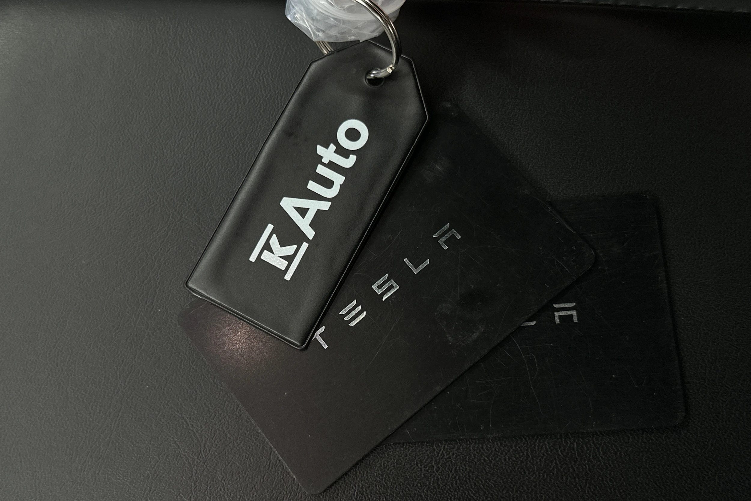 valkoinen Tesla Model Y 2022 kuva 44.