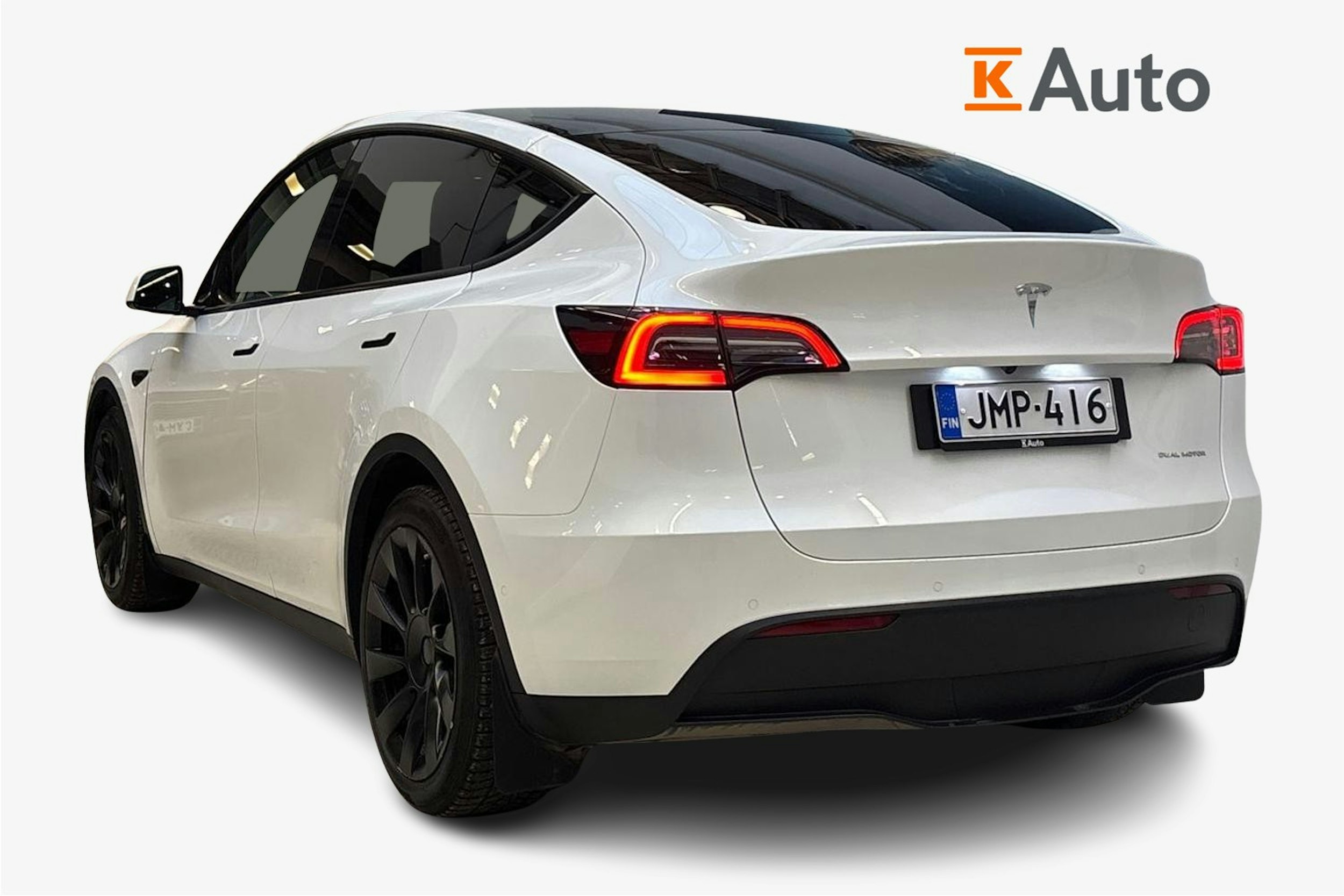 valkoinen Tesla Model Y 2022 kuva 2.